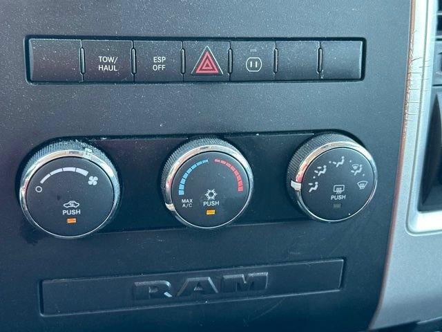 2009 Dodge Ram 1500 4WD Crew Cab 5.6 Ft Box SLT