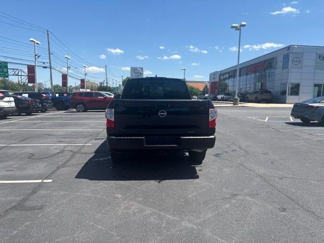 2023 Nissan Titan 4x2 Crew Cab SV
