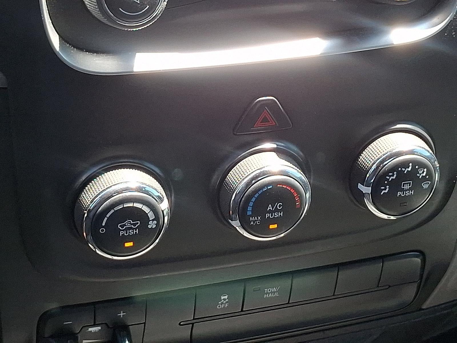 2017 RAM 1500 Express 4x2 Crew Cab 5'7" Box