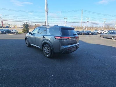 2024 Nissan Pathfinder SV