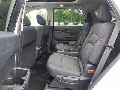 2023 Nissan Pathfinder SV