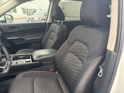 2023 Nissan Pathfinder SV