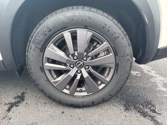 2023 Nissan Pathfinder SV