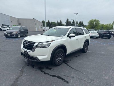 2023 Nissan Pathfinder SV