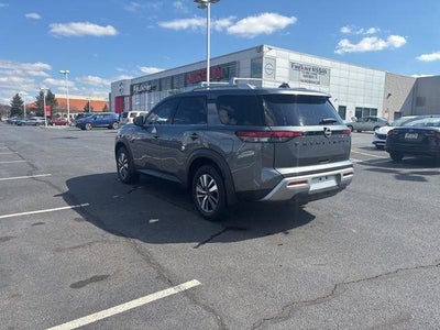 2025 Nissan Pathfinder SL