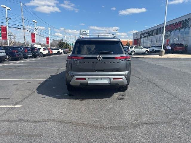 2025 Nissan Pathfinder SL