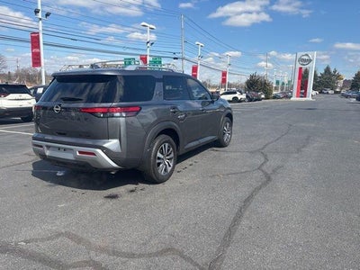 2025 Nissan Pathfinder SL