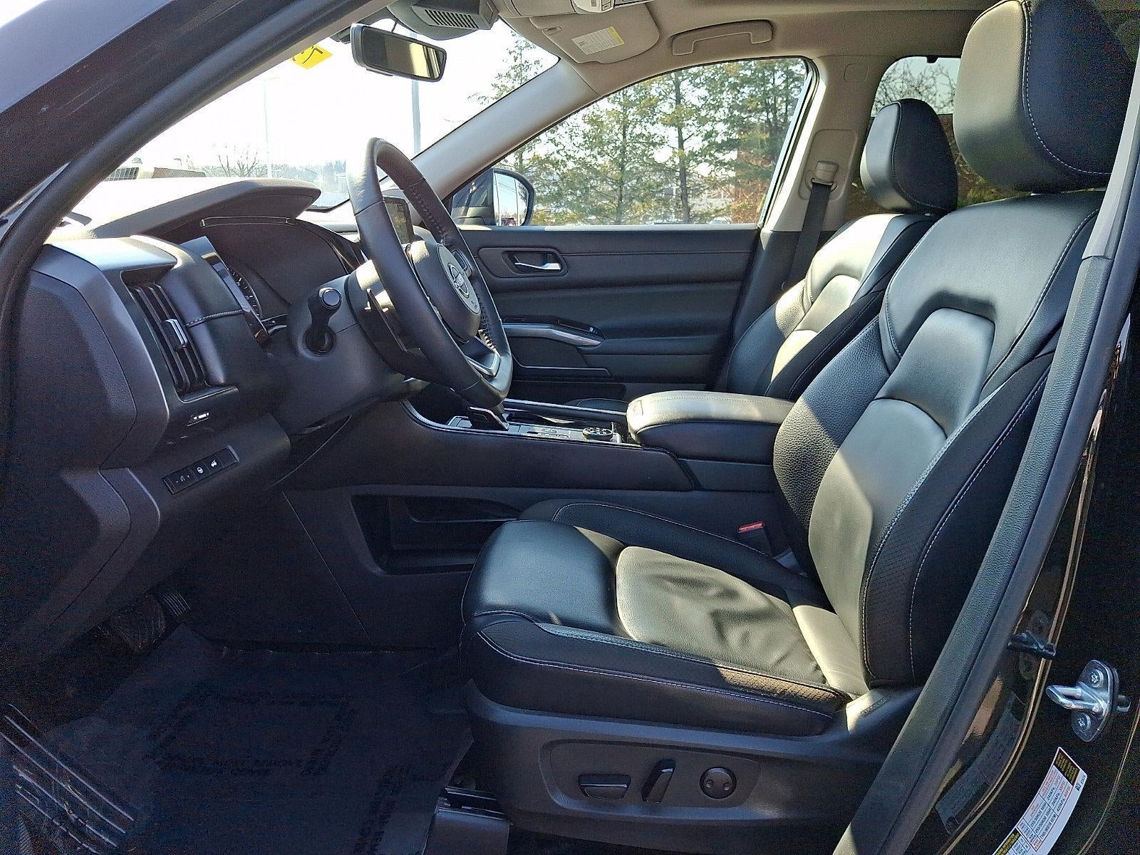 2023 Nissan Pathfinder SL 4WD