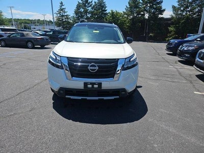 2024 Nissan Pathfinder SL 4WD