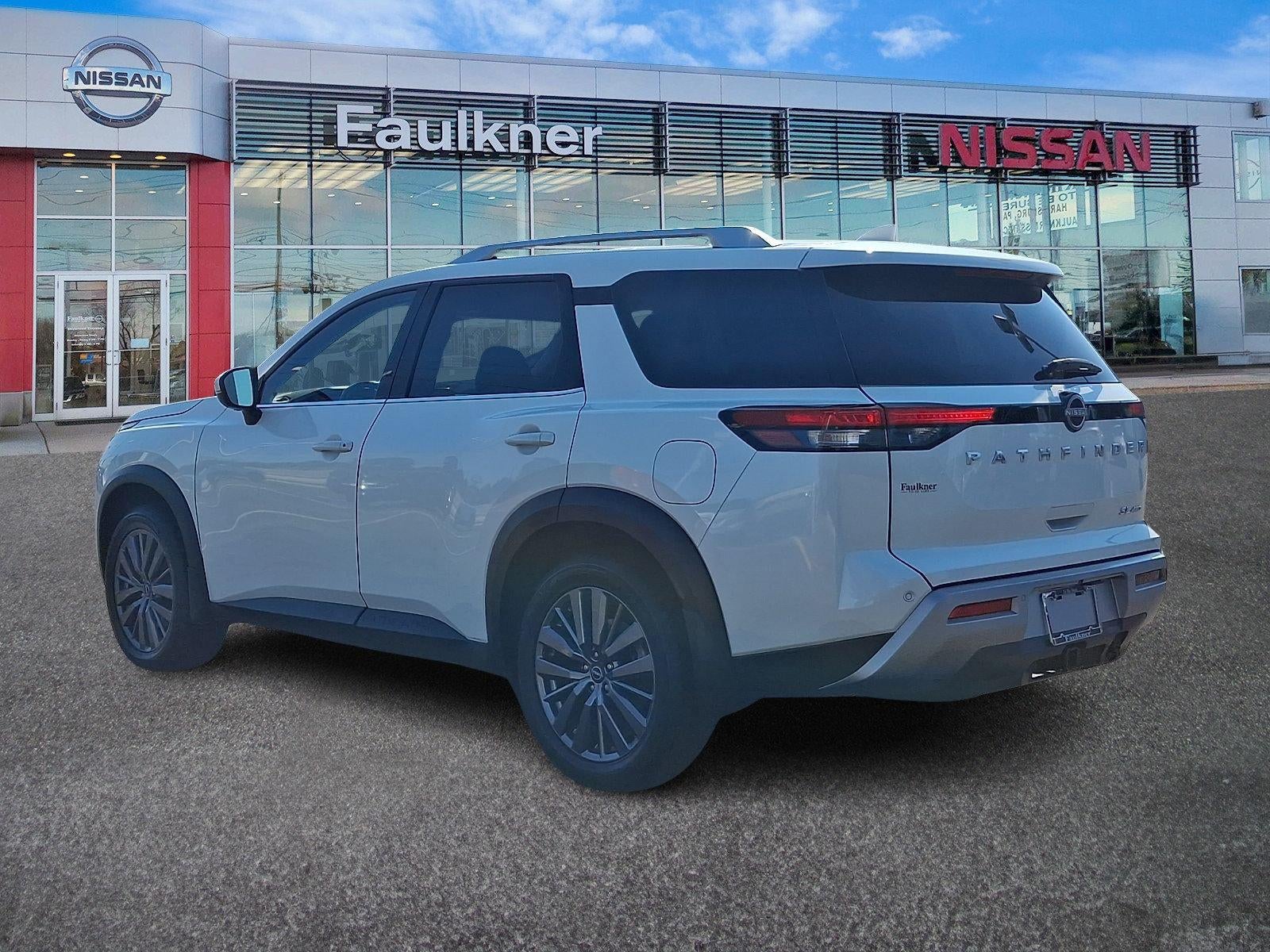 2024 Nissan Pathfinder SL