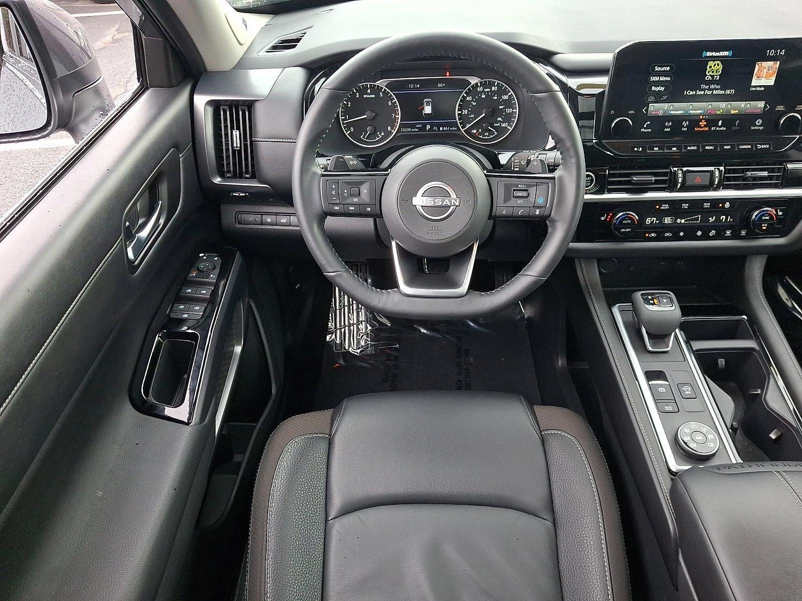 2023 Nissan Pathfinder SL