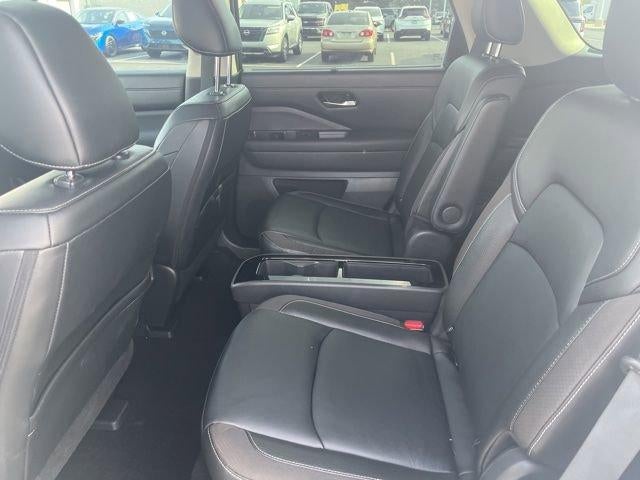 2023 Nissan Pathfinder SL 4WD