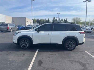 2023 Nissan Pathfinder SL 4WD