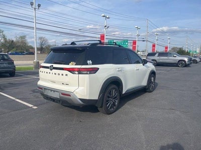 2023 Nissan Pathfinder SL 4WD