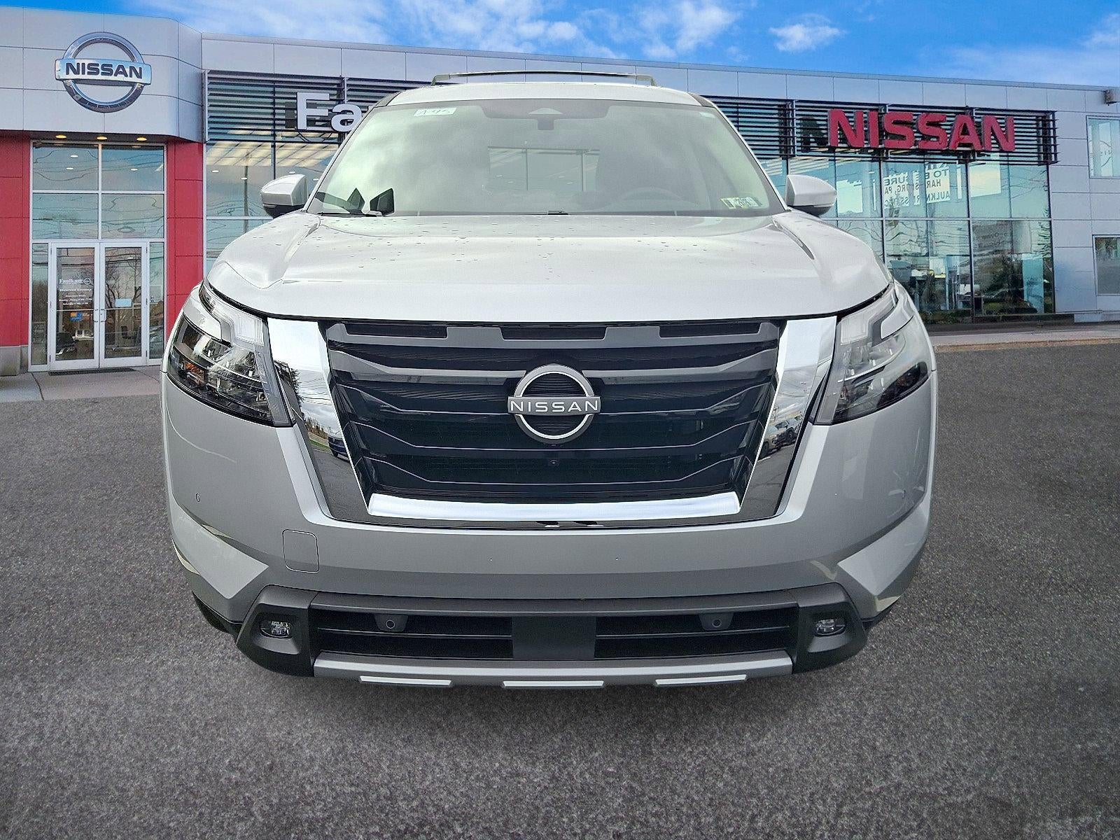 2025 Nissan Pathfinder SL