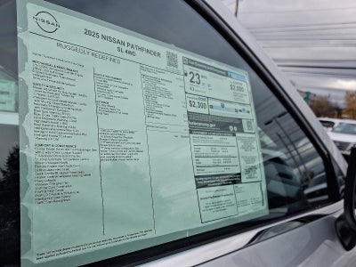 2025 Nissan Pathfinder SL