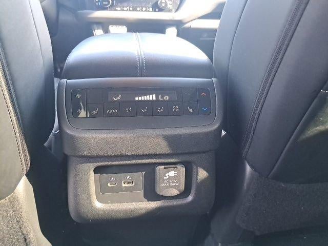 2023 Nissan Pathfinder Platinum 4WD