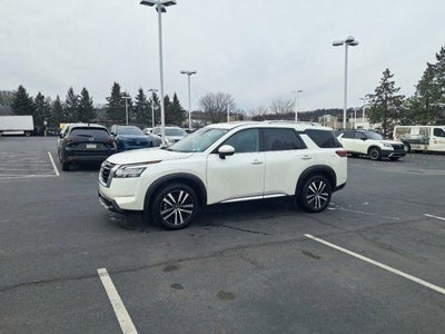 2023 Nissan Pathfinder Platinum