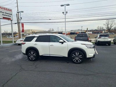 2023 Nissan Pathfinder Platinum