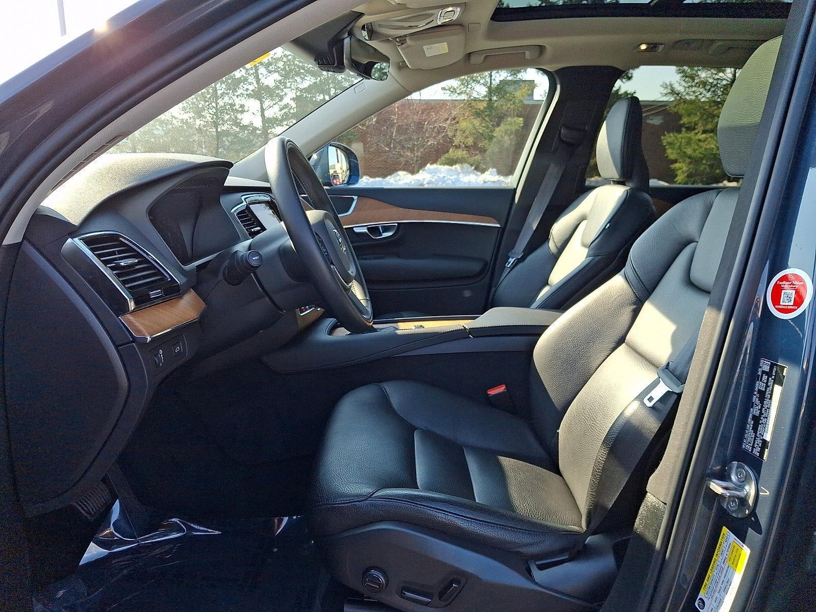 2022 Volvo XC90 T6 AWD Momentum 7P