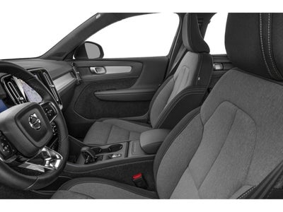 2025 Volvo XC40 B5 AWD Core Bright Theme