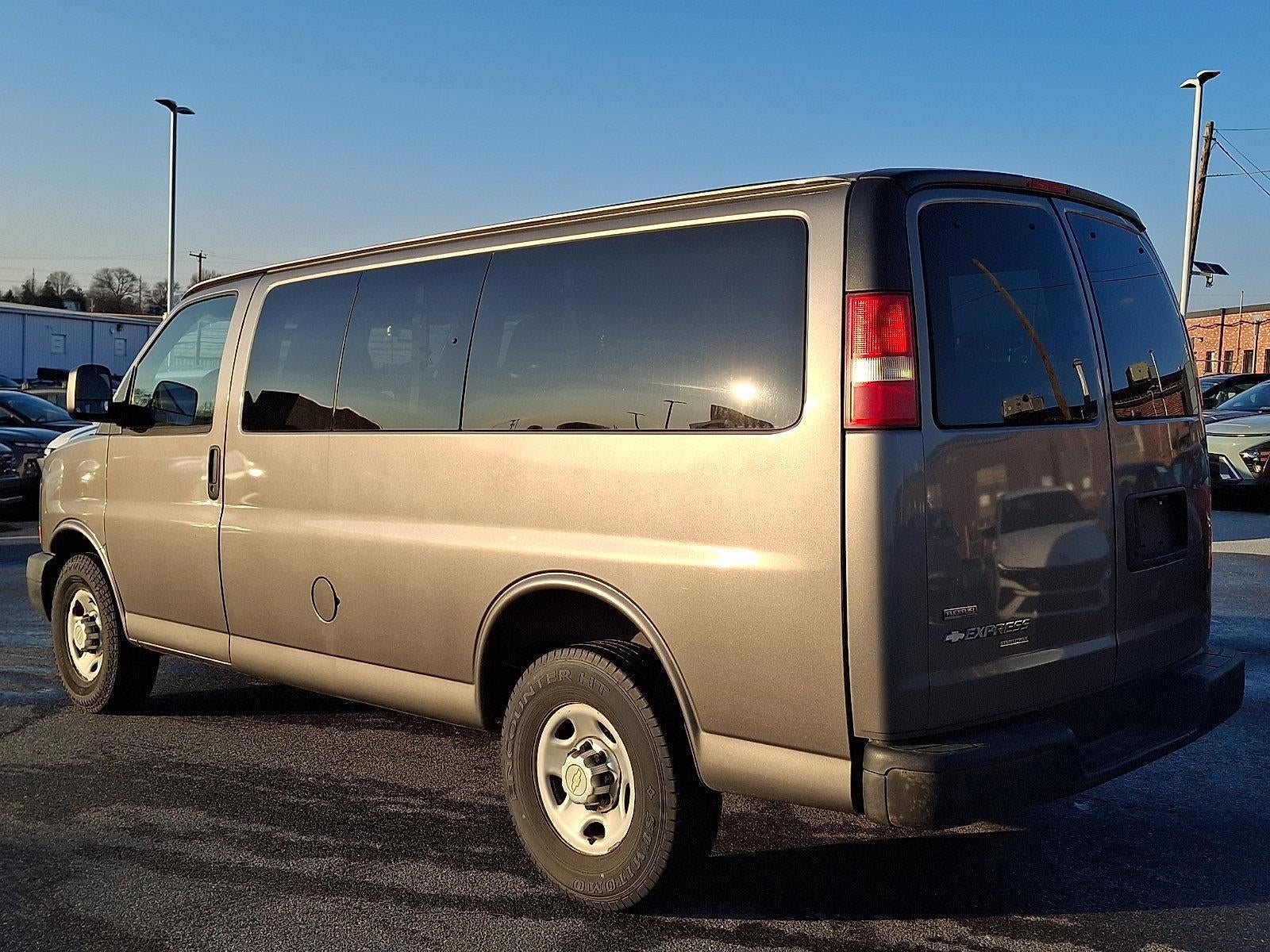 2011 Chevrolet Express Passenger 1LS