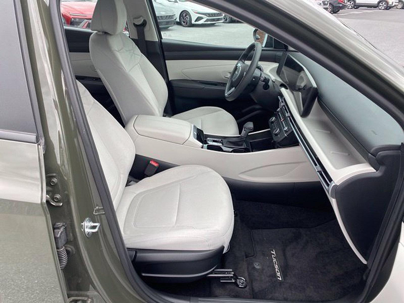 2025 Hyundai TUCSON SE